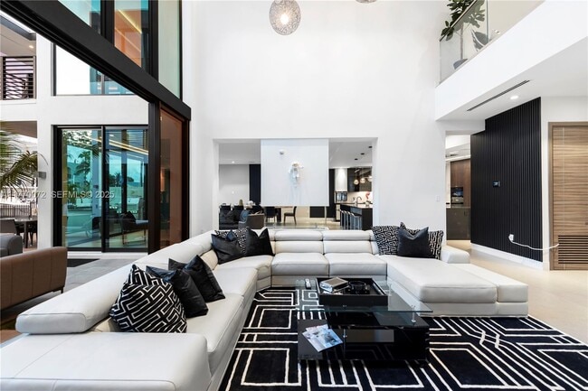 Building Photo - 1400 Bayview Dr