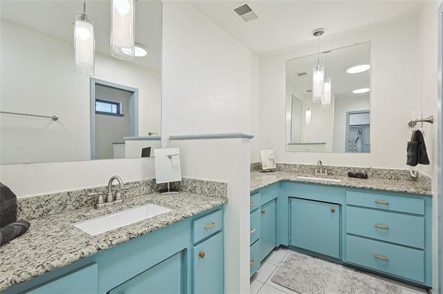 Building Photo - 7841 El Pensador Dr