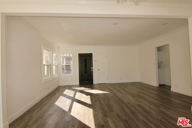 Building Photo - 926 S Holt Ave