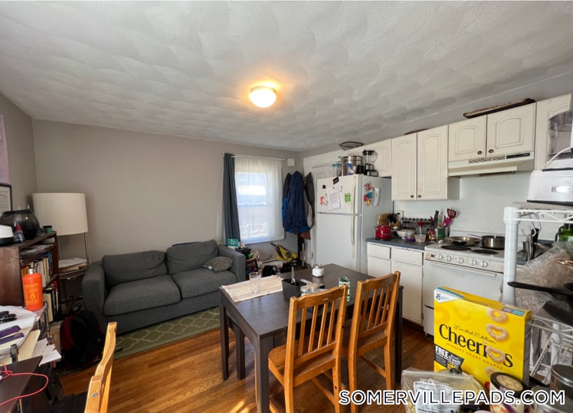 Building Photo - 639 Somerville Ave