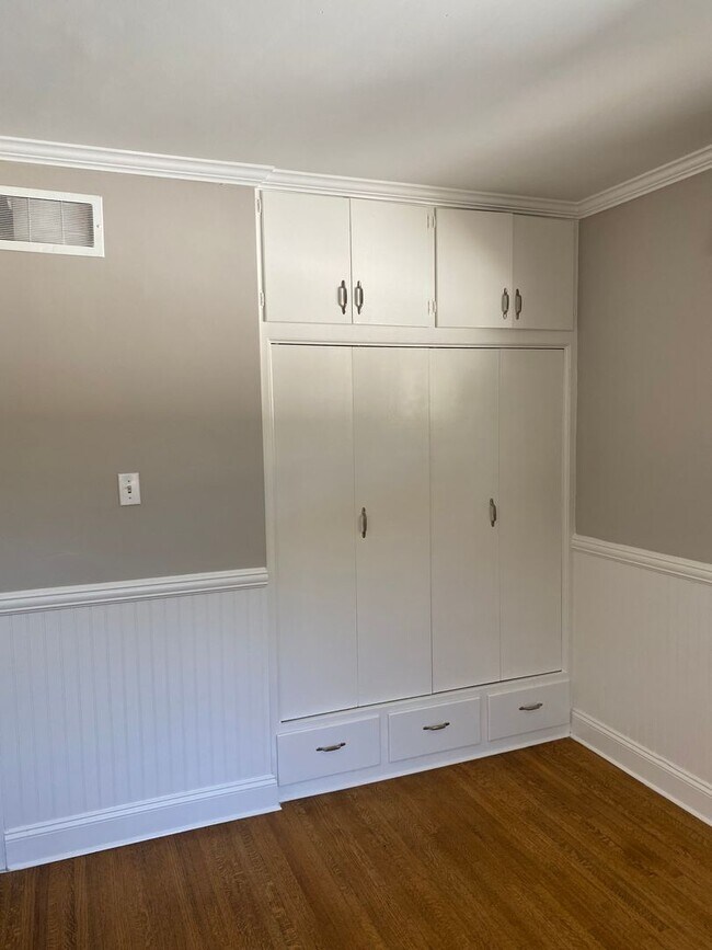 Building Photo - Beautiful Home in the Ventura Foothills