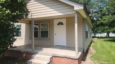 Building Photo - 1960 Ceasarville Rd