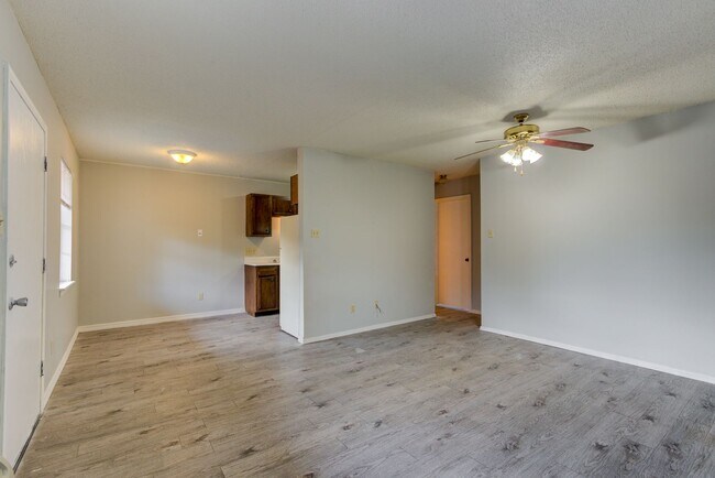 Interior Photo - 800 S 25th St