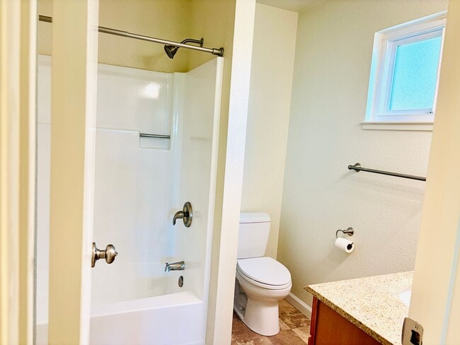 Building Photo - House like 2bed/1.5 Bath Condo with Spacious Corner Yard and 2 Car Garage