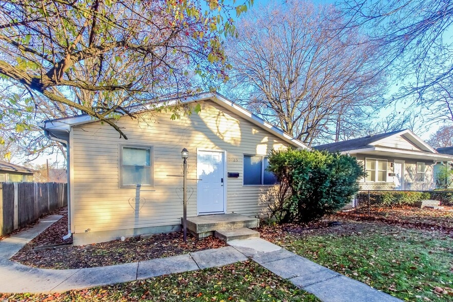 Building Photo - 3135 Forest Manor Ave