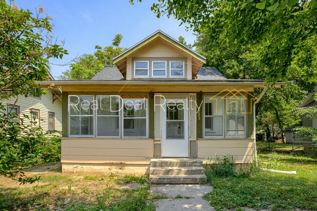 Primary Photo - 2722 Crown Point Ave
