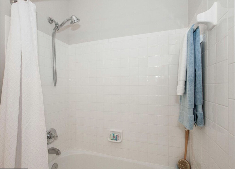 Your private shower - 6529 Grange Ln