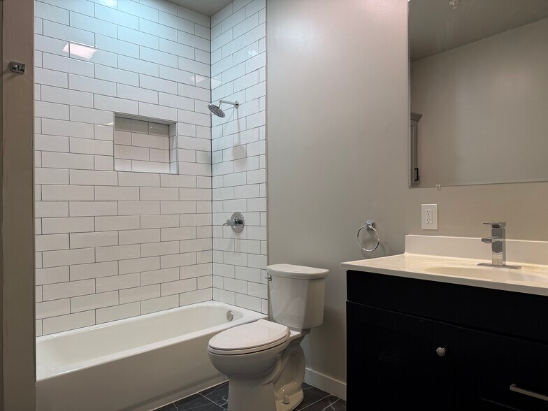 Building Photo - 711 Chew St