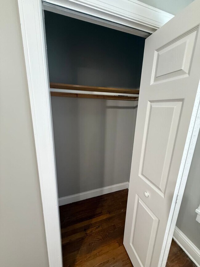 Building Photo - Charming Home in North Knoxville!