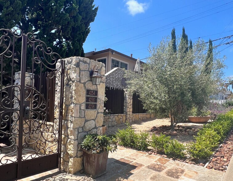 Building Photo - 4256 Noyes St