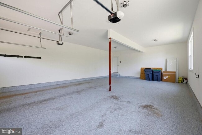 Building Photo - 301 Kingdom Dr