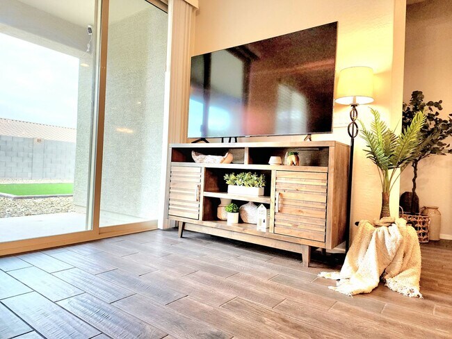 Building Photo - Coming Soon! CHARMING! FULLY-FURNISHED 4/Bed 2/Bath in LAVEEN