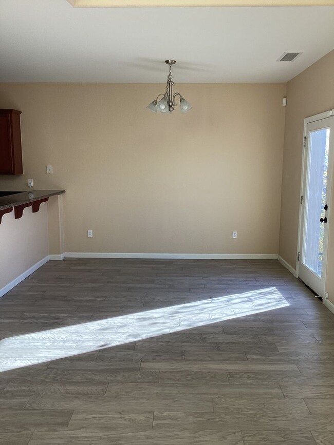 Building Photo - MOVE IN SPECIAL - 1/2 OFF THE 1ST MONTH RE...