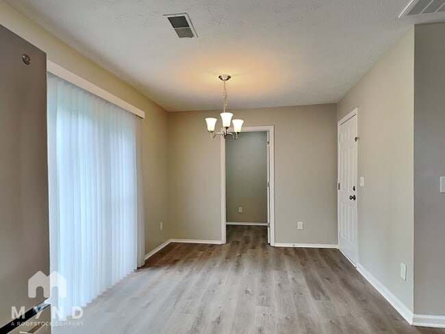 Building Photo - 2838 Creekbend Dr