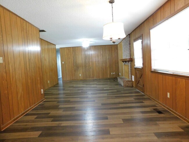 Building Photo - 4 bedroom house Fort Smith