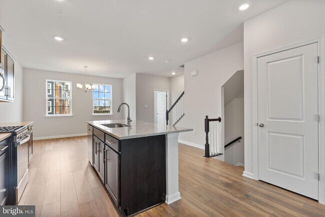 Building Photo - 8704 Tavern St