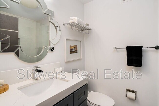 Building Photo - 357 La Casa Via
