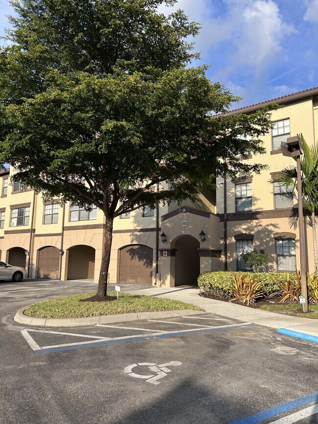 Building Photo - 12955 Positano Cir