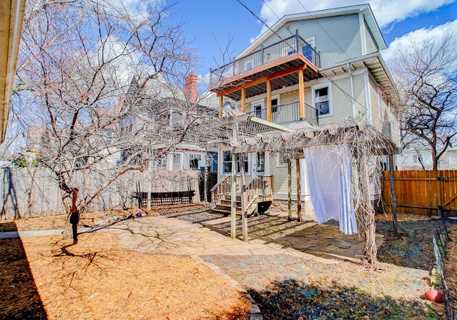 Building Photo - Perfect 5BR Home in Uptown!