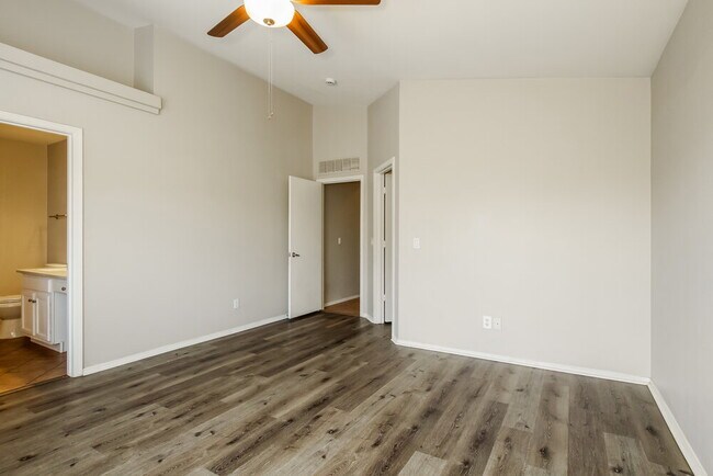 Building Photo - 12821 W Crocus Dr