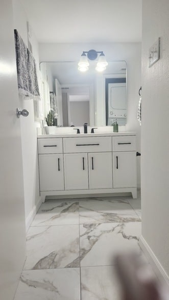 Building Photo - 3025 Walnut Bend Ln