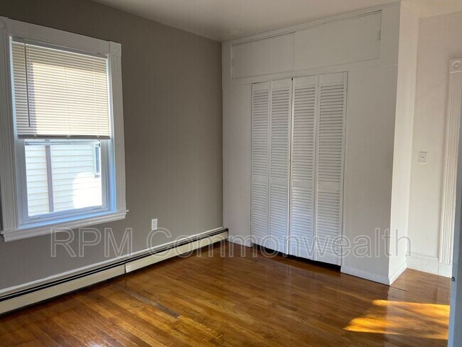 Building Photo - 28 Millet St