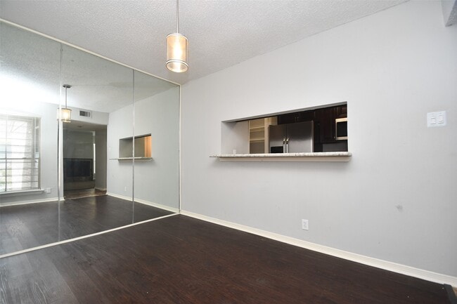 Building Photo - 700 Thicket Ln