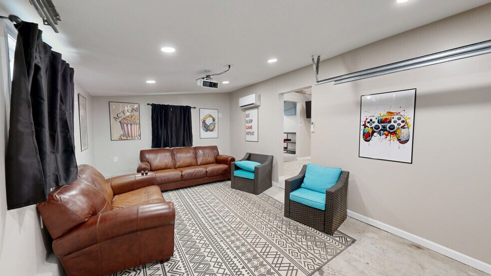 Building Photo - 9 Birch Dr