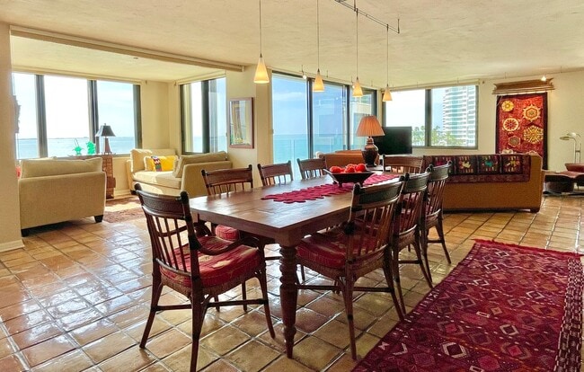 Building Photo - Sarasota Bay Penthouse