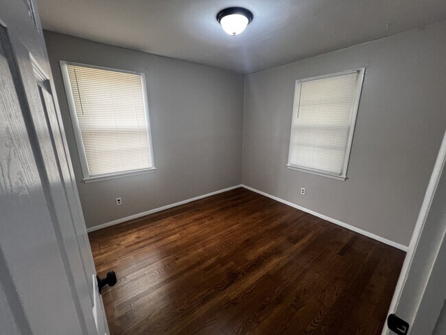 Building Photo - 1023 N Mendenhall Rd