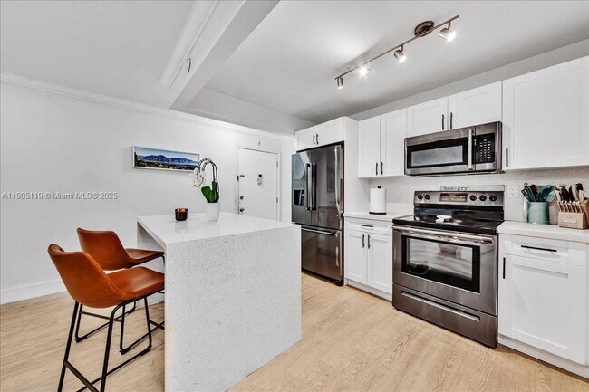 Building Photo - 9225 SW 87th Ave