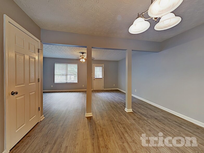 Building Photo - 418 Whippet St