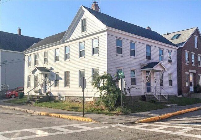 Primary Photo - 20 Bacon St