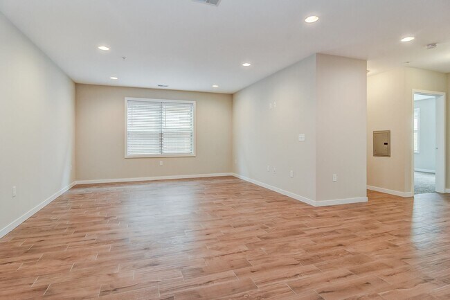 Building Photo - 744 Westfield Ave