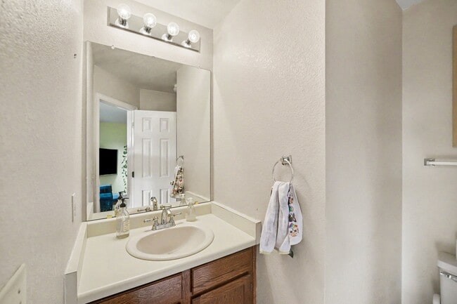 Building Photo - 448 Somerset Dr