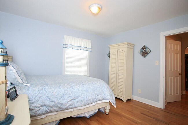 Building Photo - 2324 Emerson Ave