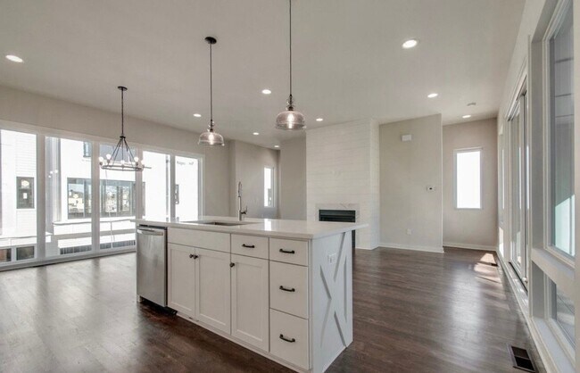 Building Photo - 227 Oceola Ave