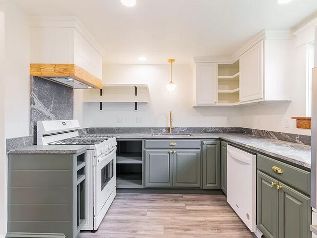 Building Photo - Beautifully Restored Belmont Gem With Fenced Yard