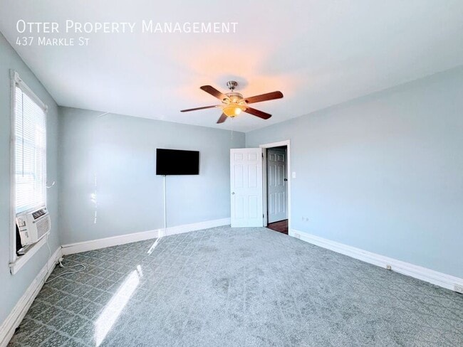 Building Photo - 437 Markle St