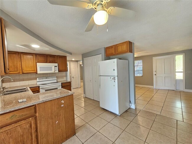 Building Photo - 9210 Pegasus Ave