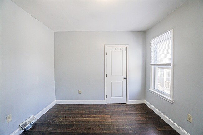 Building Photo - 7 Rosebery Rd