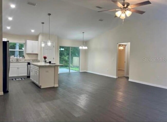 Building Photo - 2920 SE 49th Pl