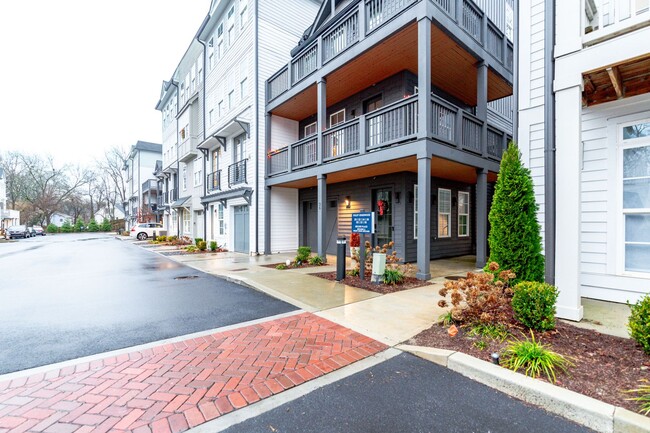 Building Photo - 28 Becker Pl NW