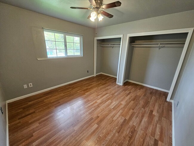 Building Photo - Duplex For Rent in Corning!
