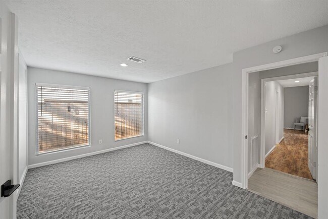 Building Photo - 11422 Lakeside Pl Dr