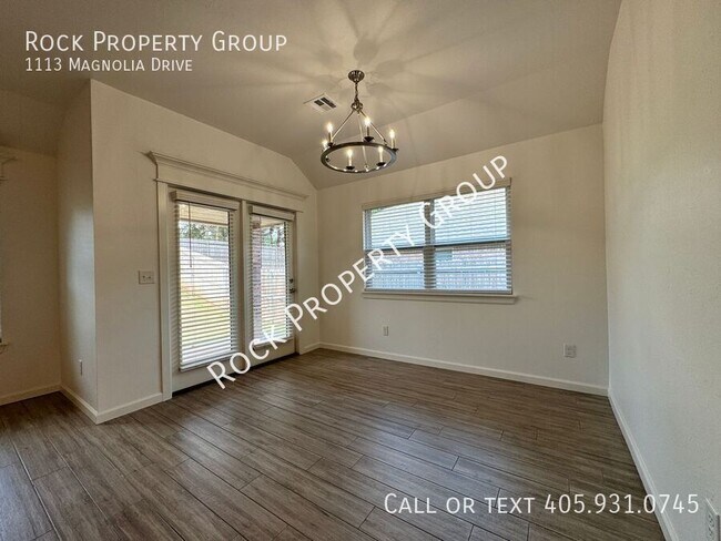 Building Photo - 1113 Magnolia Dr