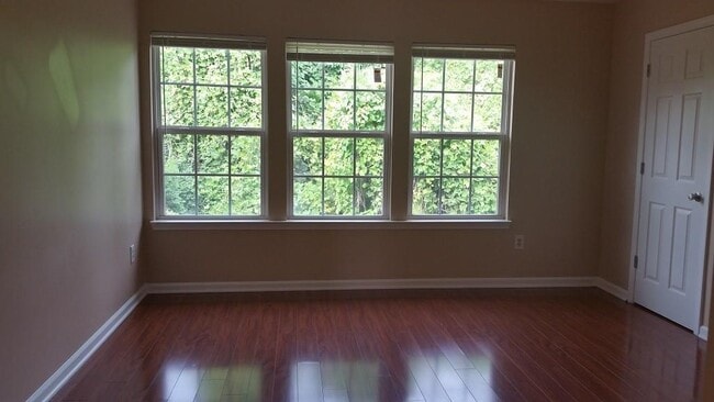 Building Photo - 2740 Heathrow Dr