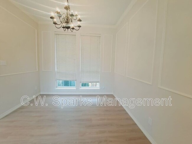 Building Photo - 902 Sunpoint Cir