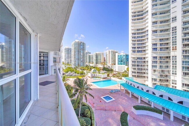 Building Photo - 16425 Collins Ave