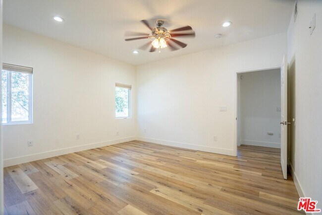 Building Photo - 5705 Jamieson Ave